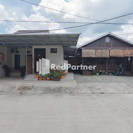 Langkar Guest House Syariah Mitra Reddoorz サマリンダ エクステリア 写真