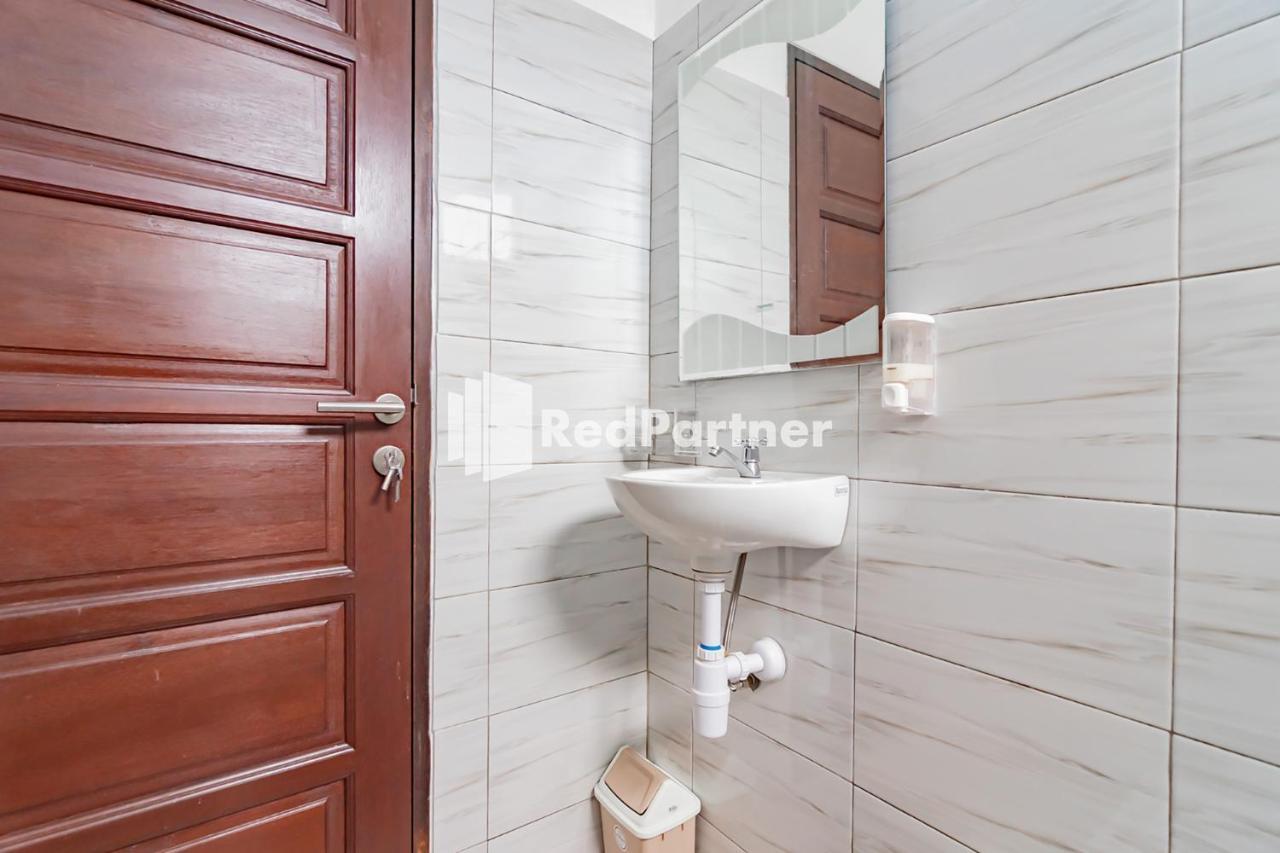 Langkar Guest House Syariah Mitra Reddoorz サマリンダ エクステリア 写真