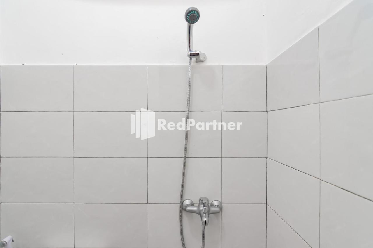 Langkar Guest House Syariah Mitra Reddoorz サマリンダ エクステリア 写真