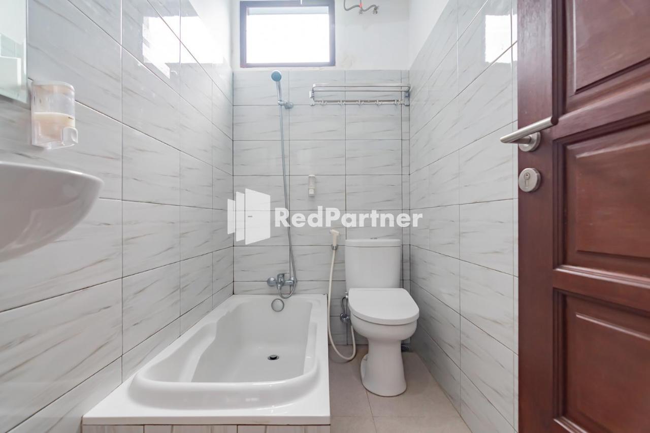 Langkar Guest House Syariah Mitra Reddoorz サマリンダ エクステリア 写真