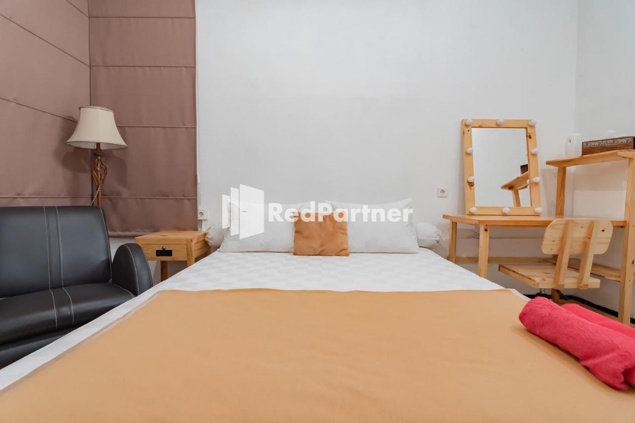 Langkar Guest House Syariah Mitra Reddoorz サマリンダ エクステリア 写真