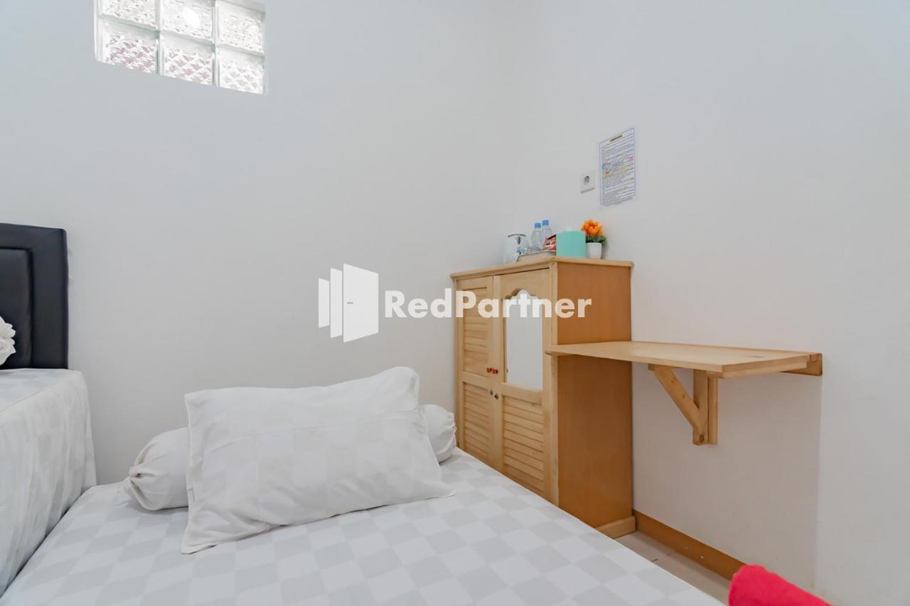 Langkar Guest House Syariah Mitra Reddoorz サマリンダ エクステリア 写真